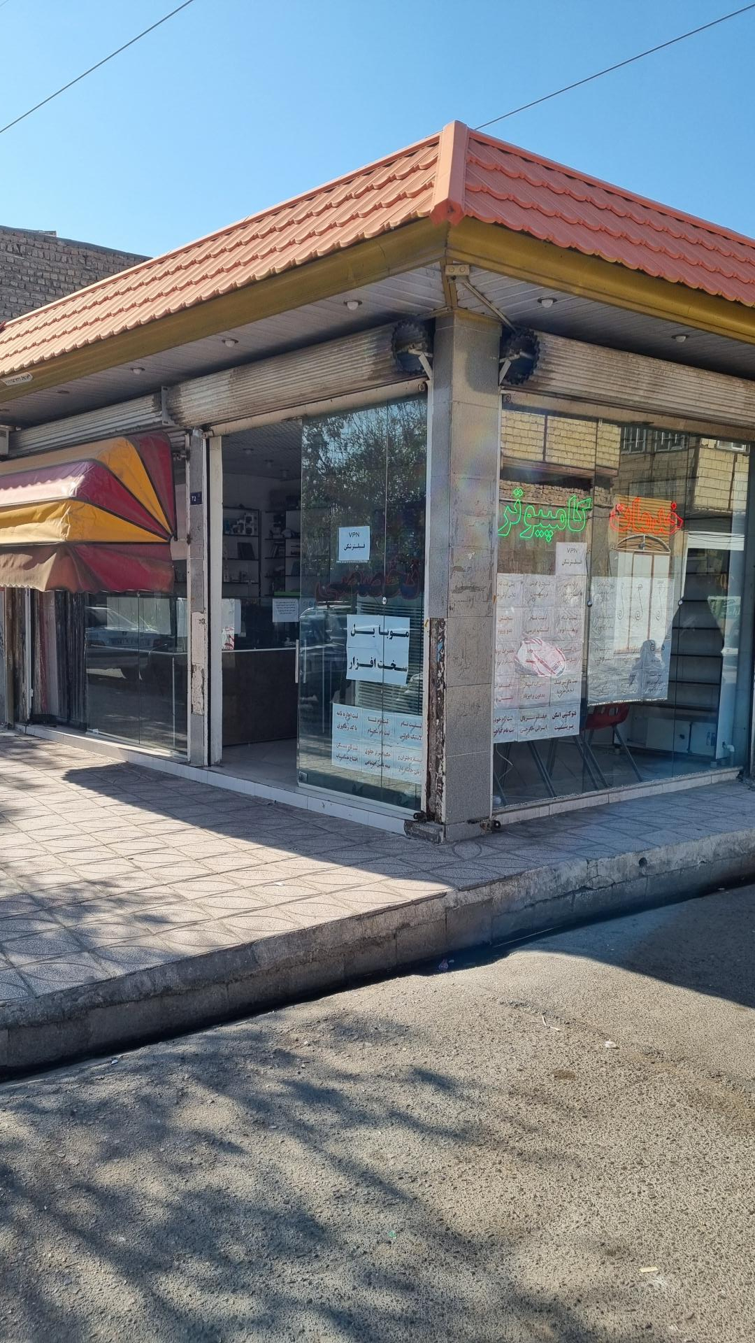 عکس کافی نت و تعمیرات موبایل