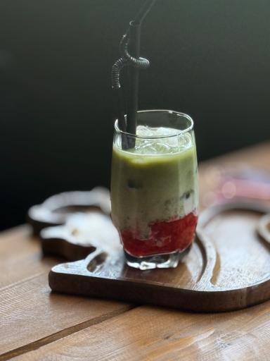 کافه تراس بلوط