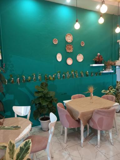 عکس کافه قنادی صورتی