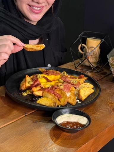 عکس کافه تراس بلوط