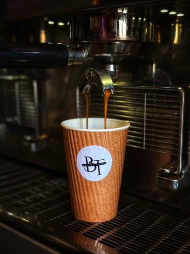 کافه تراس بلوط