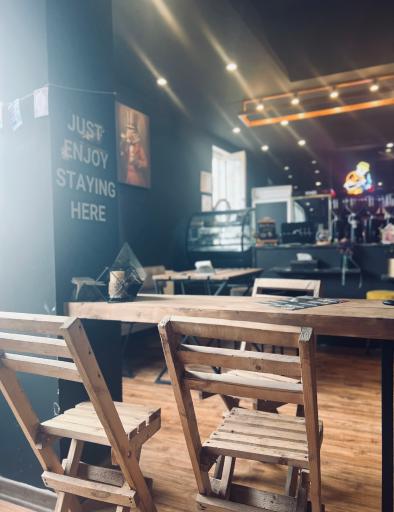 کافه تراس بلوط