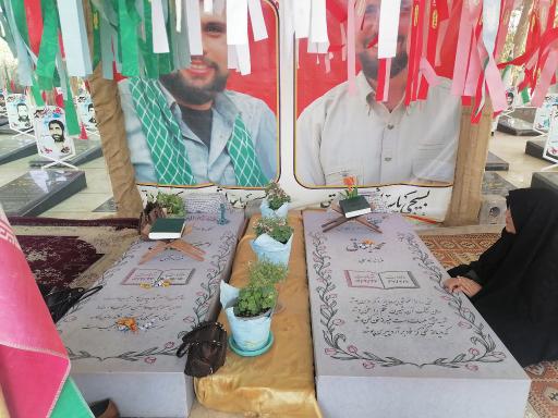 عکس قبرستان و گلزار شهدای احمدآباد درچه