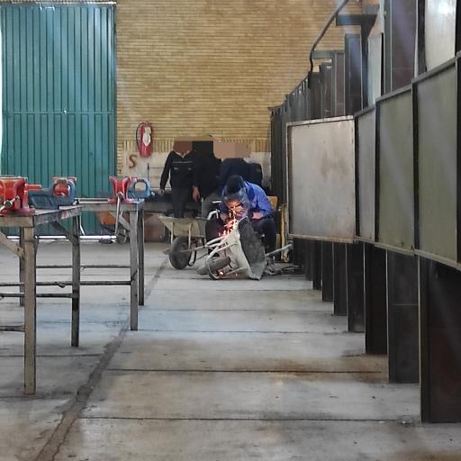 عکس کارگاه صنایع فلزی هنرستان