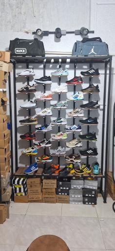 عکس فروشگاه کفش و کتونی پامامد