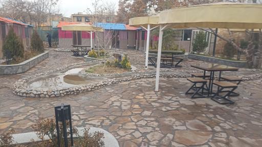 عکس رستوران آلاچیق رنگی