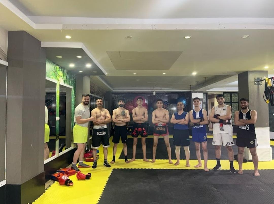 عکس باشگاه ورزشی شاهوردی 