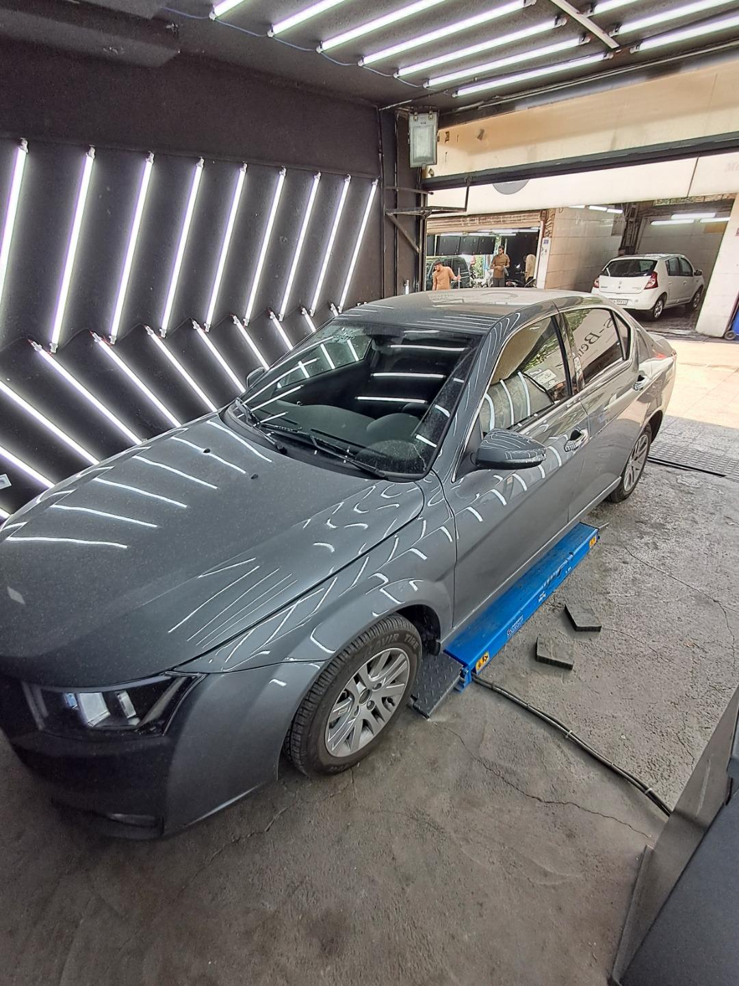 عکس کارشناسی تشخیص رنگ و فنی خودرو سورنا