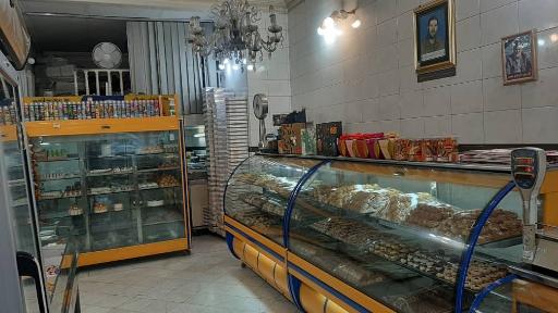 عکس شیرینی سرای گل لاله