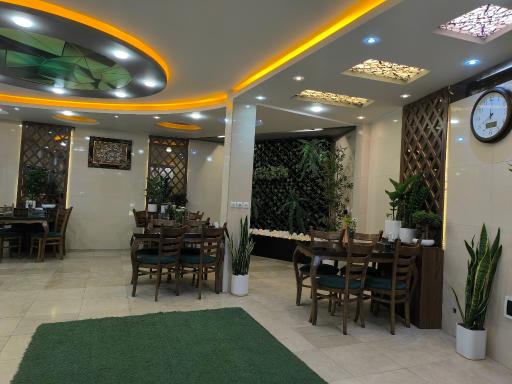 عکس رستوران شهر شب