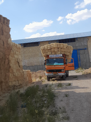 عکس خرید و فروش کاه و یونجه ناصر