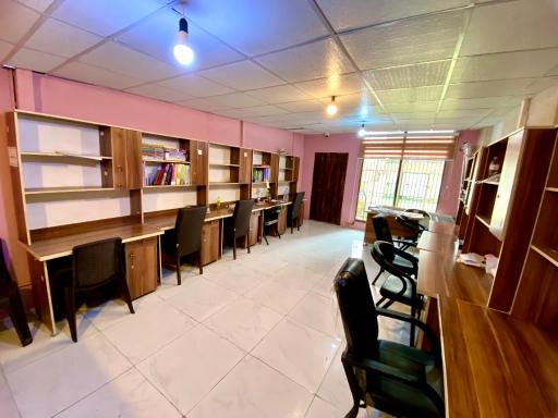 عکس سالن مطالعه و کتابخانه دخترانه فرهنگ اندیشه