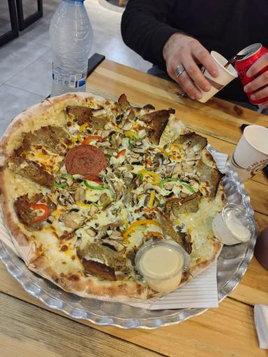 عکس پیتزا ایتالیایی ناصری