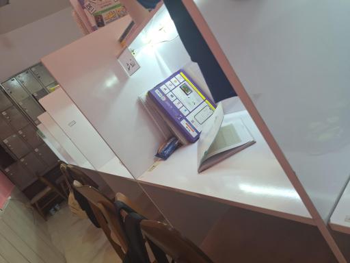 عکس سالن مطالعه و کتابخانه دخترانه فرهنگ اندیشه