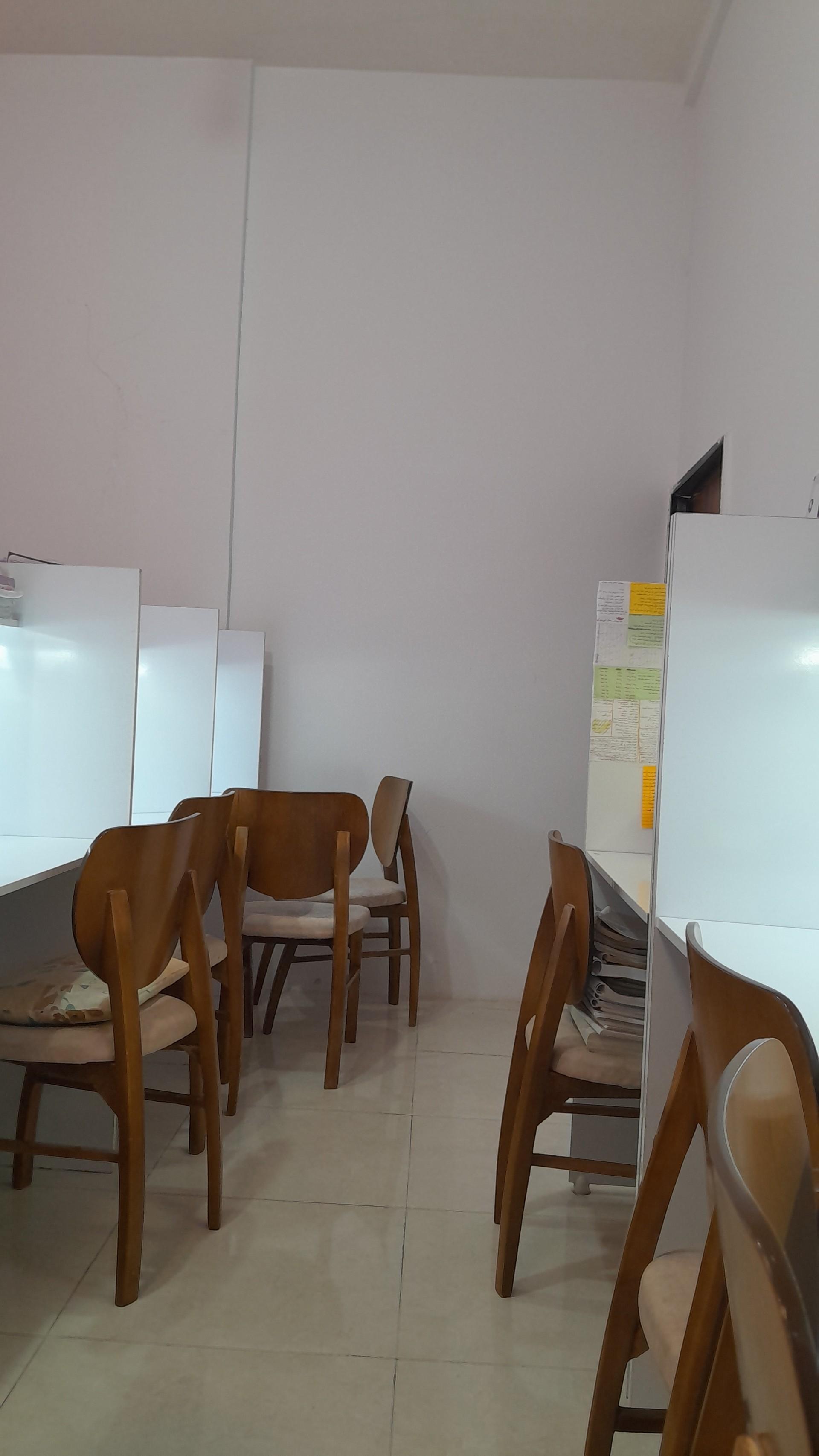 عکس سالن مطالعه و کتابخانه دخترانه فرهنگ اندیشه
