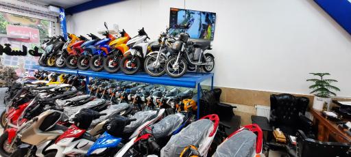 عکس فروشگاه موتور سیکلت ماهان