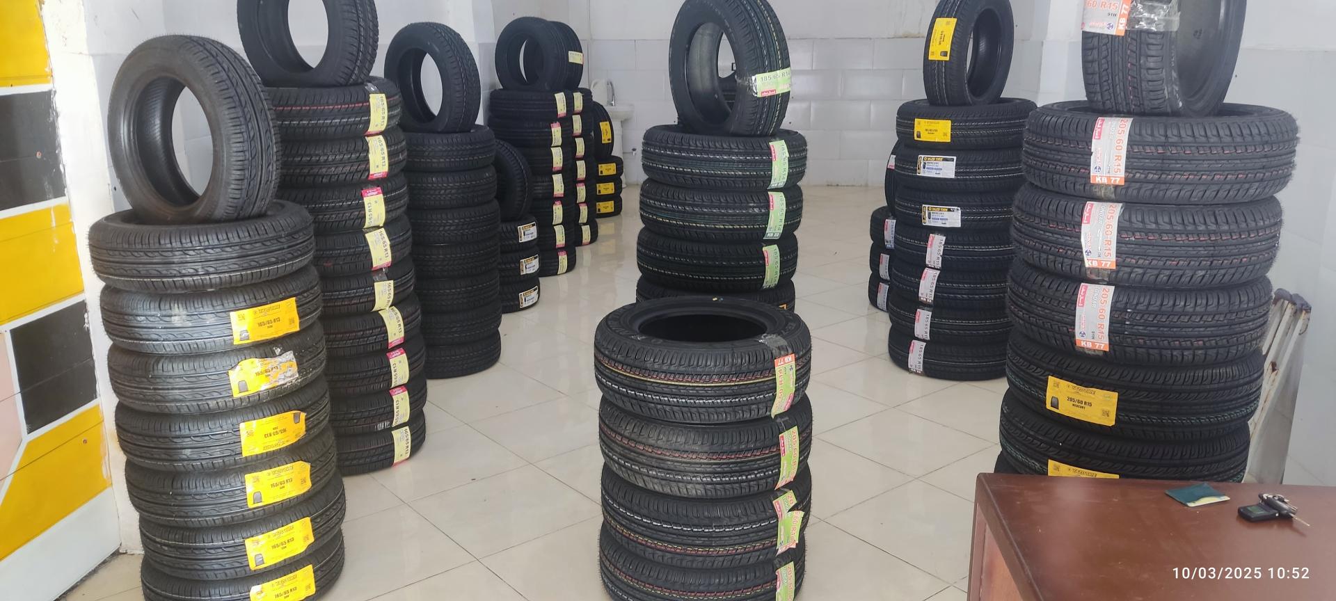 عکس فروشگاه لاستیک و باطری پارس