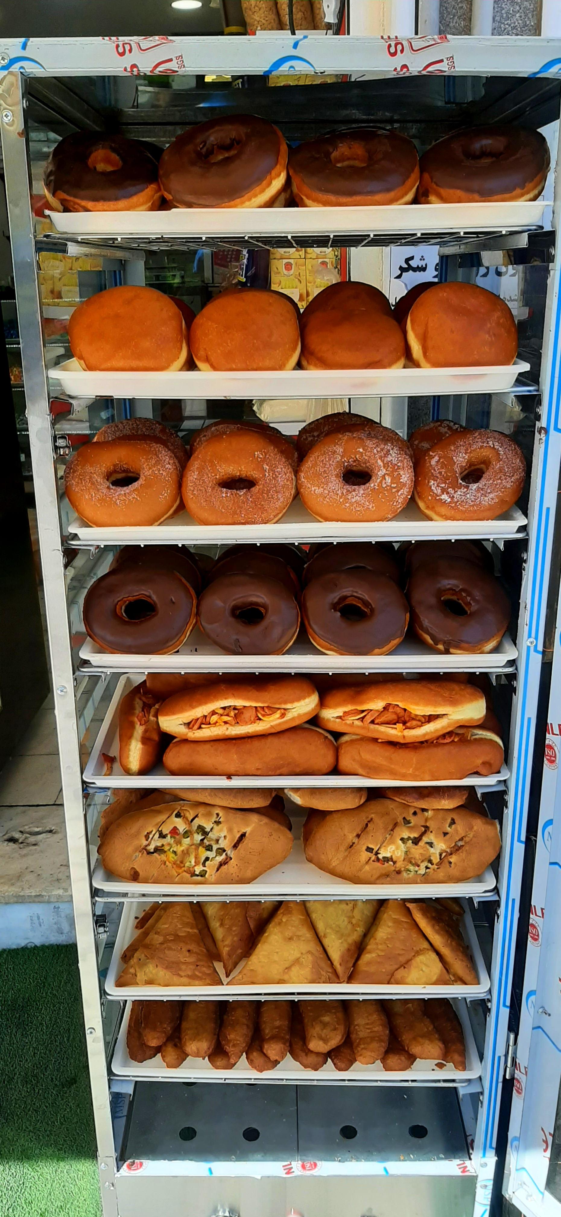 عکس نان و شیرینی دونات لند