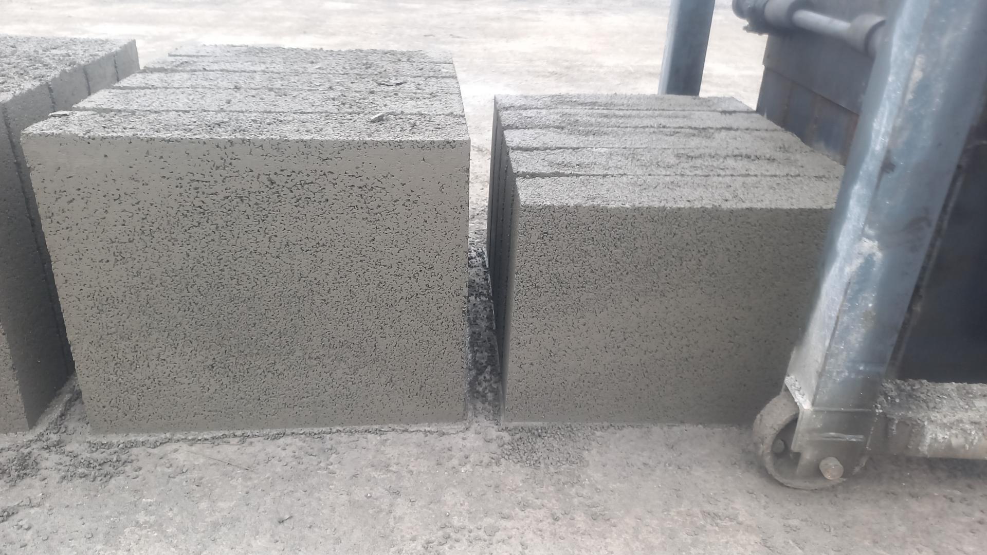 عکس کارخانه تولید جدول و لوله مهندس طاهری