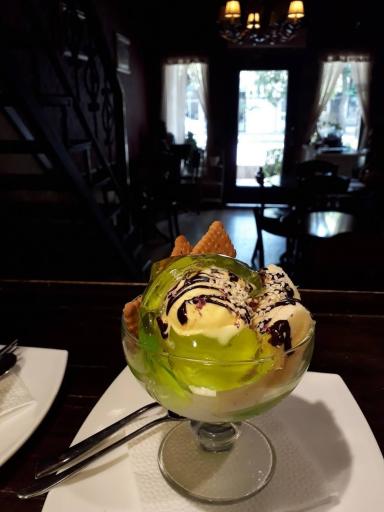 کافه آدم و حوا