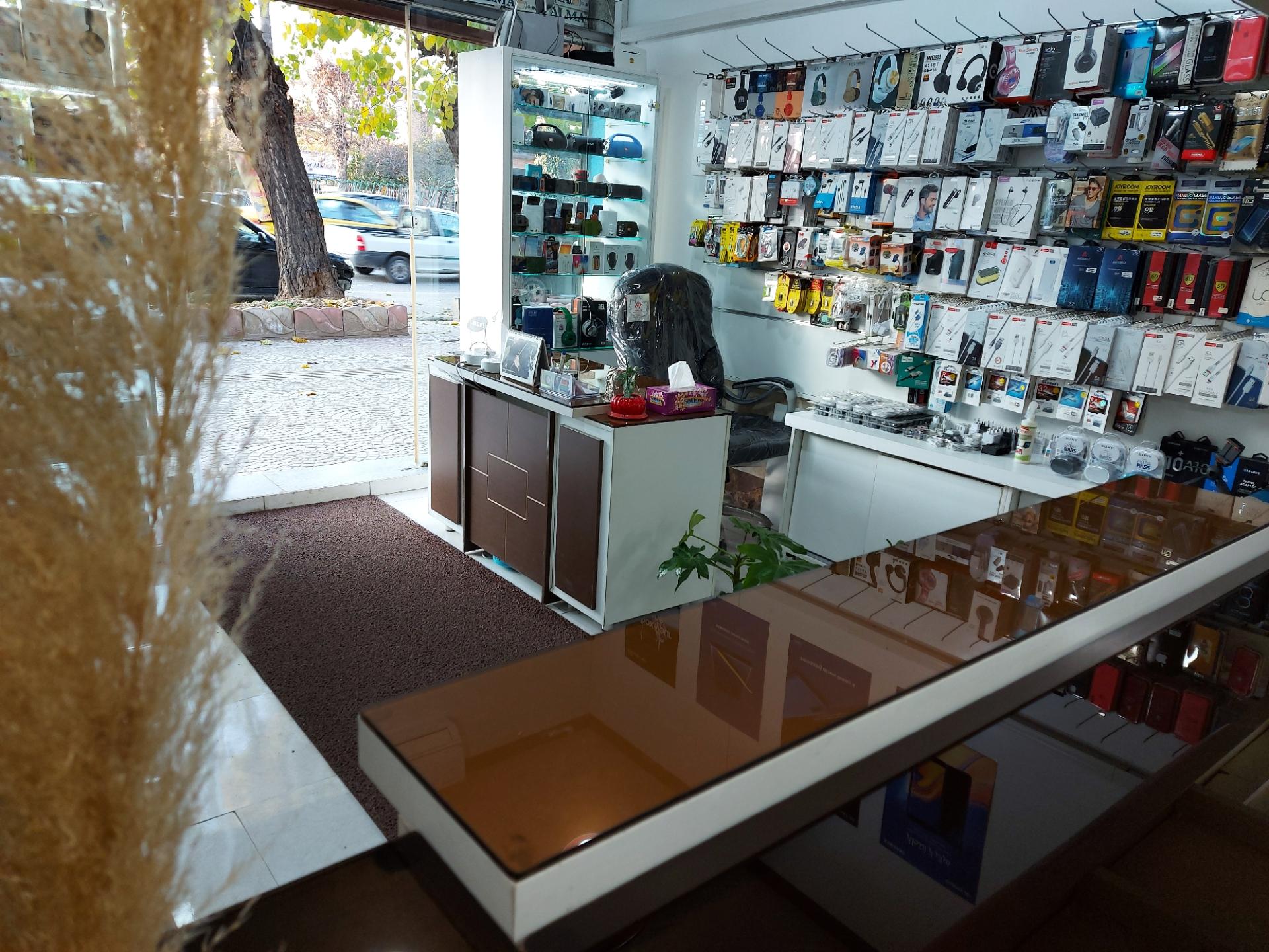 عکس فروشگاه هانا موبایل 