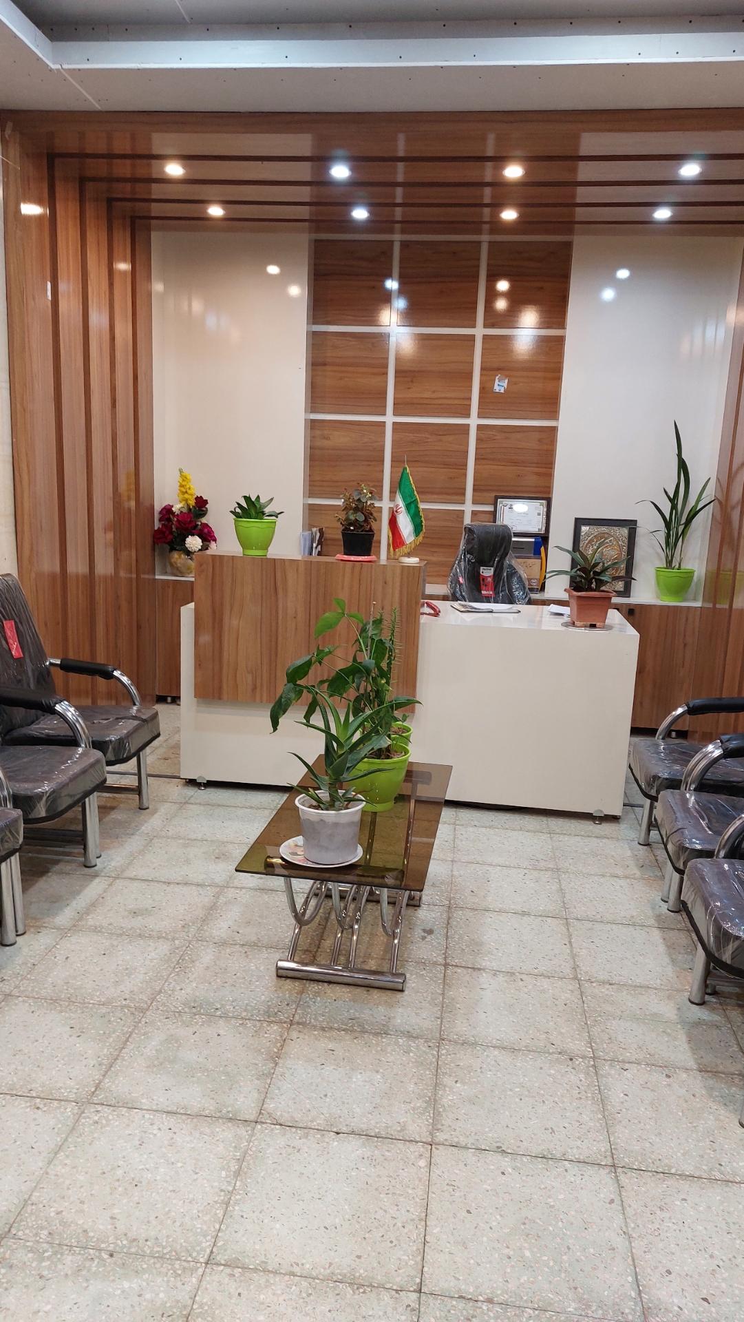 عکس مشاور املاک معقولی