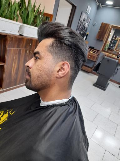 عکس آرایشگاه و آموزشگاه بهزاد