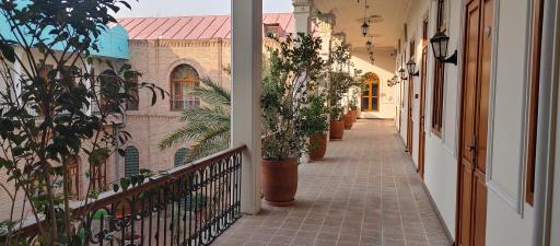 عکس عمارت ملوکانه