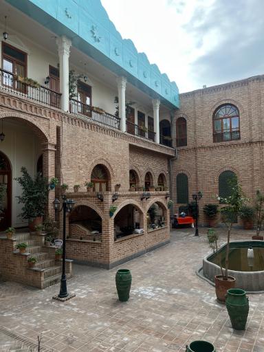 عکس عمارت ملوکانه