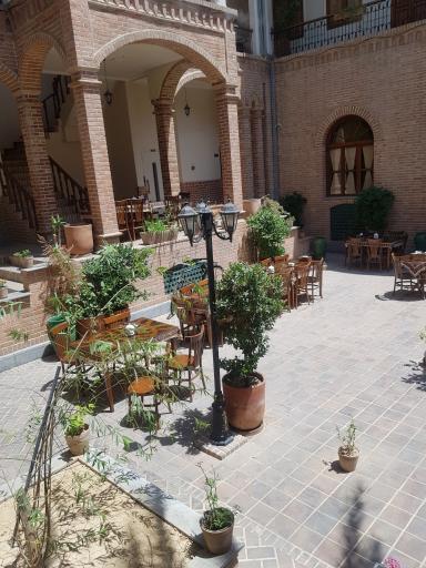 عکس عمارت ملوکانه