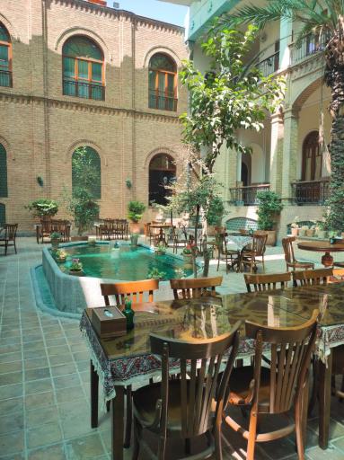 عکس عمارت ملوکانه