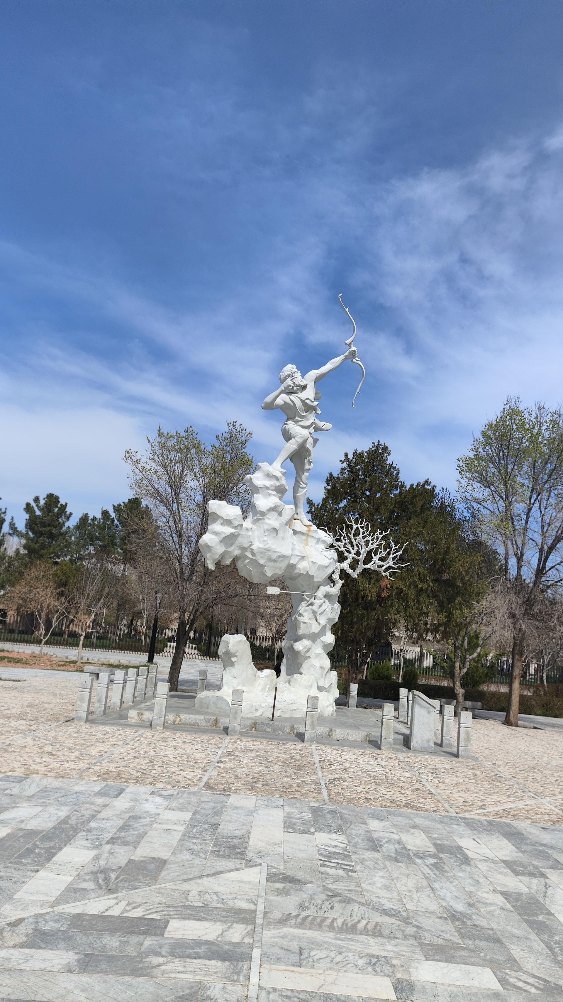 عکس مجسمه آرش کمان گیر