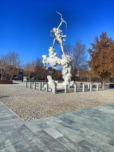 عکس مجسمه آرش کمان گیر
