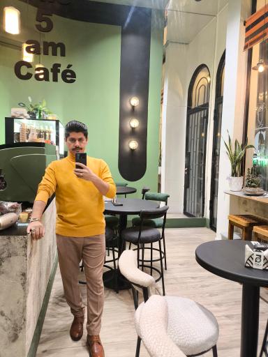 عکس کافه پنج صبحی ها