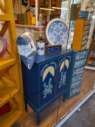 عکس بازارچه خود اشتغالی لاله