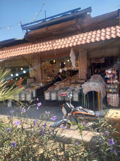 عکس بازار قدمگاه