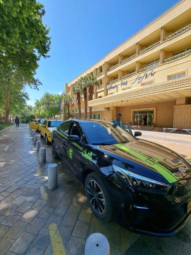 عکس تاکسی گردشگری هتل عباسی اصفهان 09138178750