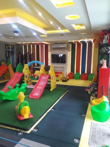 عکس خانه بازی کودک و سالن تولد مک کوئین 