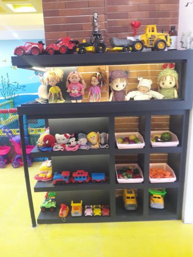 عکس خانه بازی کودک و سالن تولد مک کوئین 