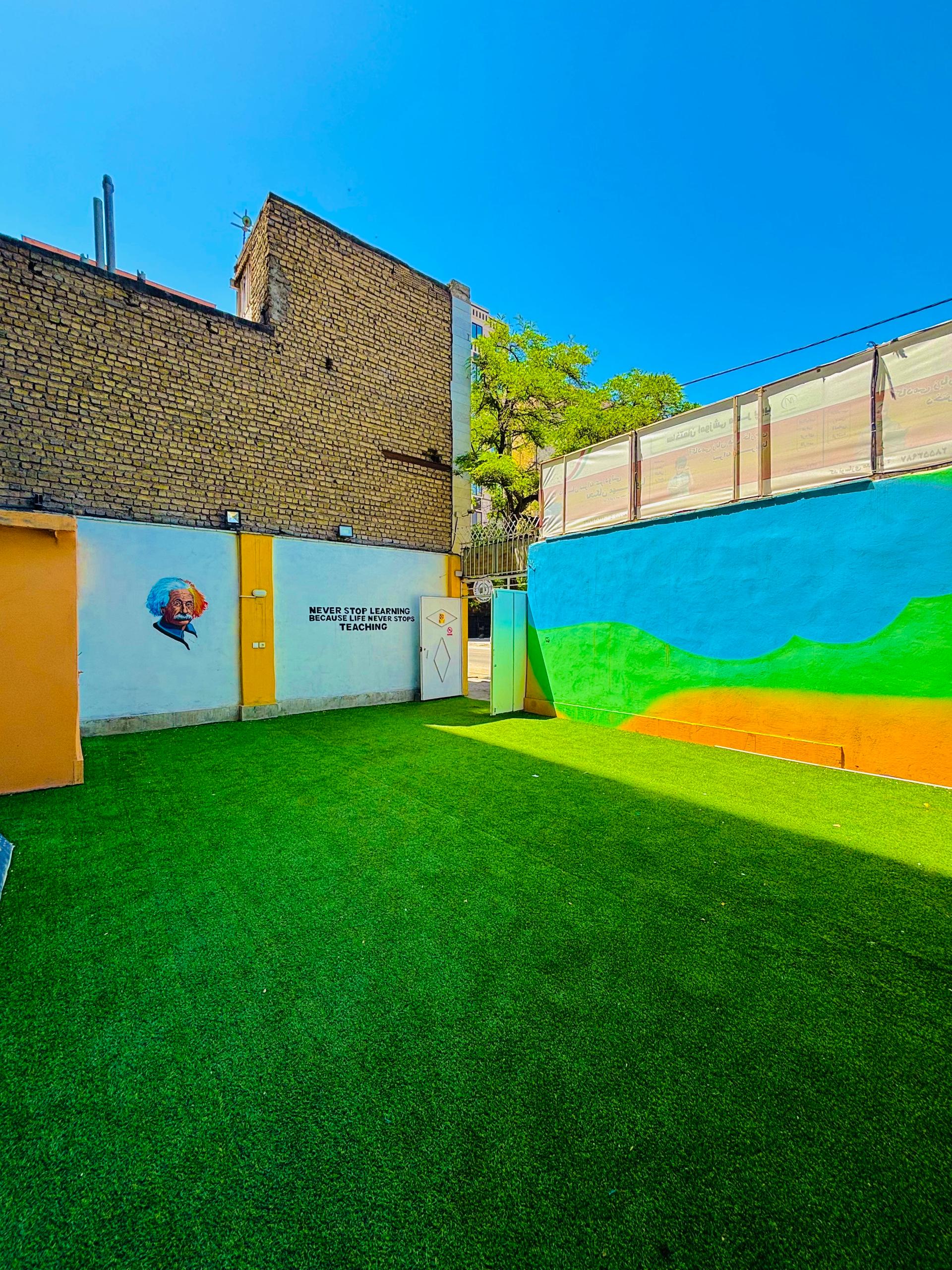 عکس آکادمی زبان های خارجی مهر پویا