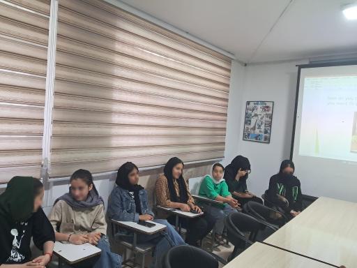 عکس آکادمی زبان های خارجی مهر پویا