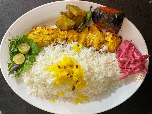 عکس تهیه غذای کیهان