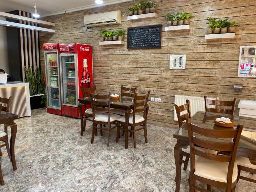 عکس تهیه غذای کیهان