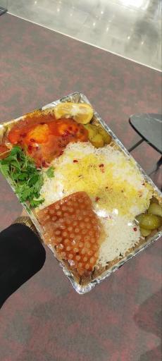 عکس تهیه غذای کیهان