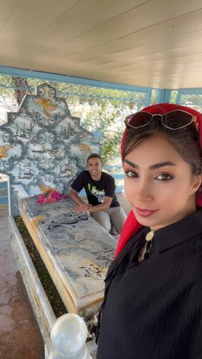 عکس آرامگاه ناصر عبداللهی