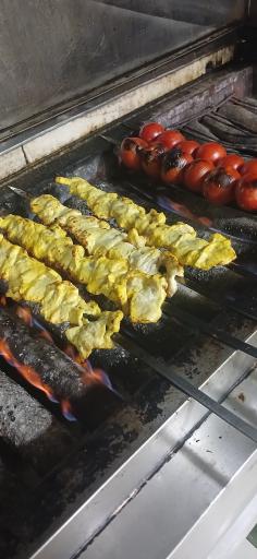 عکس تهیه غذای علی اصغر