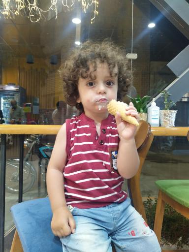 آبمیوه و بستنی وانیل