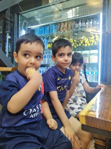 آبمیوه و بستنی وانیل