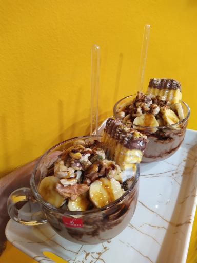 آبمیوه و بستنی وانیل