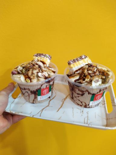 عکس آبمیوه و بستنی وانیل